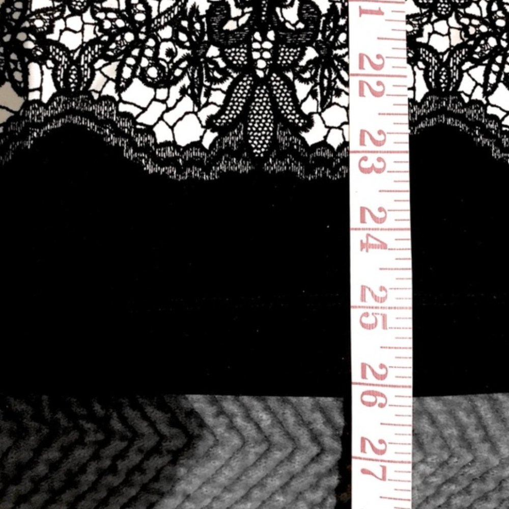 Jockey - Black & White Ornate Faux-Lace Pattern Longsleeve Top - Picture 5 of 11